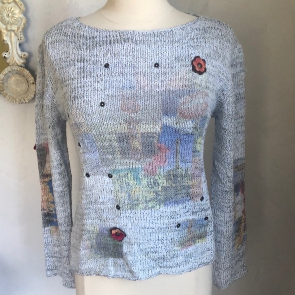 Stylish Gray Sweater with Floral Accents